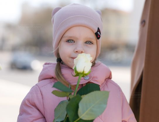 Give flowers to women