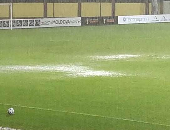 Match a été arrêté à cause d’une pluie intense