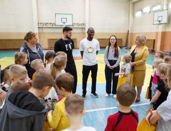 Sărbătoare pentru elevii din prima clasă