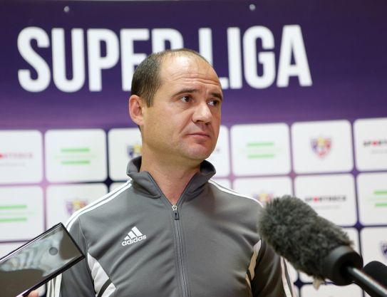 Viktor Mikhailov: "Lo principal es no dividir los partidos en los del  Campeonato y de Europa"