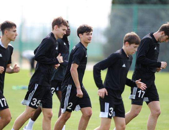 La deuxième équipe et l'équipe U-19 sont sorties de vacances
